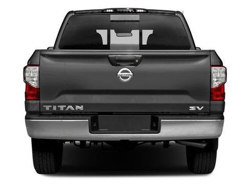 Used 2017 Nissan Titan SV image 5