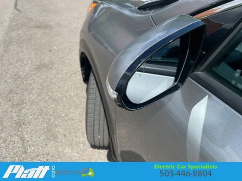 Used 2022 Kia Niro EX FWD image 17