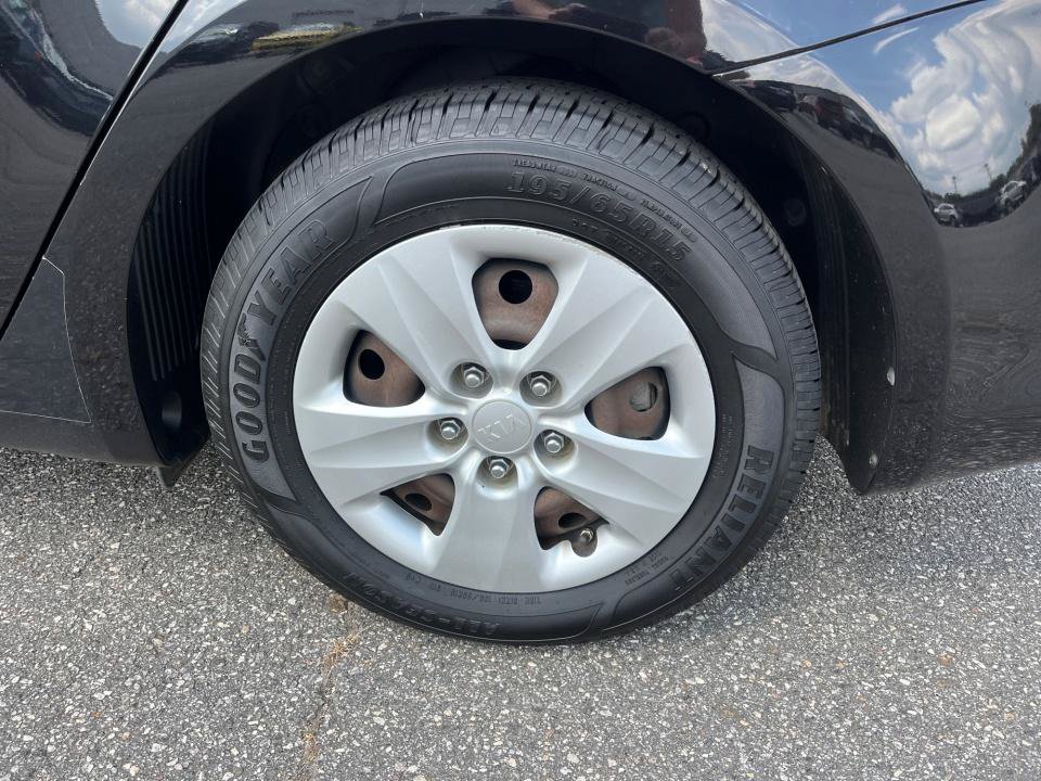 Used 2017 Kia Forte LX FWD image 23