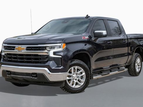 Used 2024 Chevrolet Silverado 1500 LT w/ Z71 Off-Road Package image 4