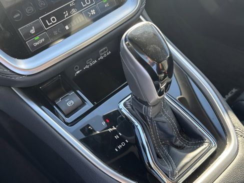 Used 2023 Subaru Outback Limited image 22