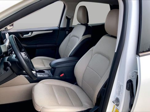 Used 2022 Ford Escape SEL w/ Technology Package FWD image 8
