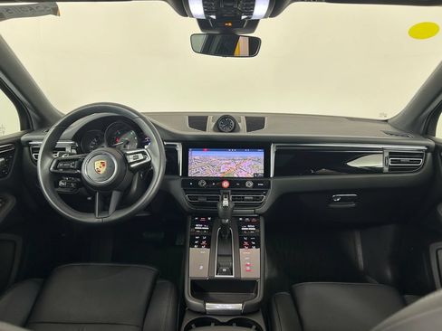 Used 2025 Porsche Macan AWD/4WD image 13