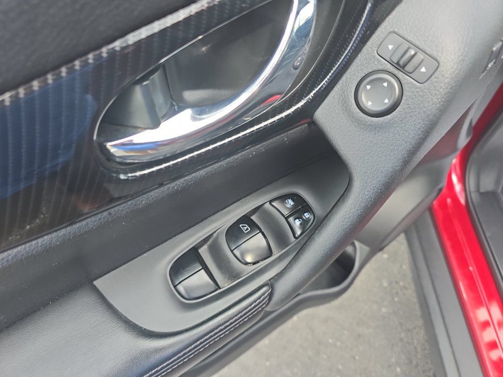 Used 2017 Nissan Rogue SL w/ SL Premium Package FWD image 11