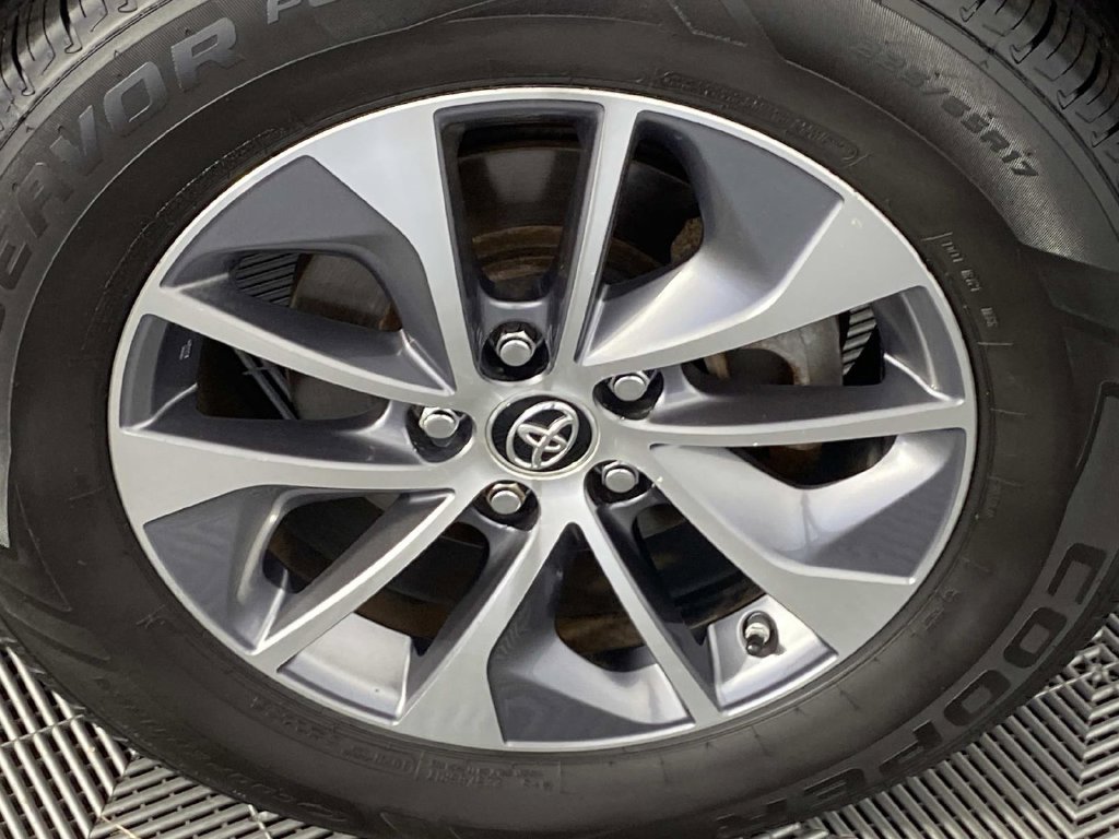Used 2016 Toyota RAV4 XLE AWD/4WD image 30