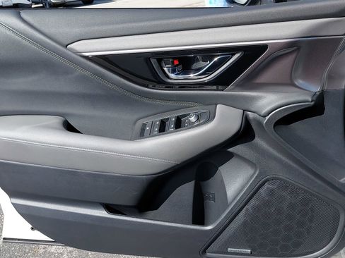 Used 2025 Subaru Outback Onyx Edition image 28