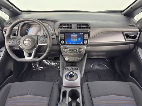 Used 2025 Nissan Leaf S image 11