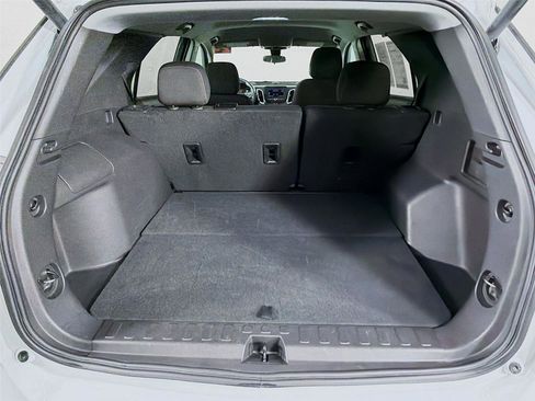Used 2024 Chevrolet Equinox LT image 25