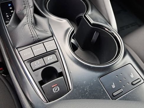 Certified 2019 Toyota Camry LE image 25