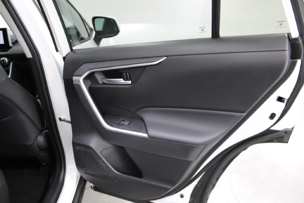 Used 2025 Toyota RAV4 XLE AWD/4WD image 27