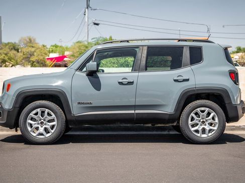 Used 2017 Jeep Renegade Latitude w/ Cold Weather Group AWD/4WD image 2
