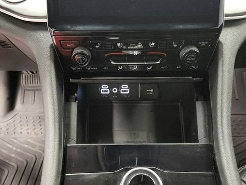 Used 2023 Jeep Grand Cherokee L Limited w/ Luxury Tech Group II image 40