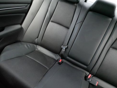 Used 2018 Honda Accord Sport image 12