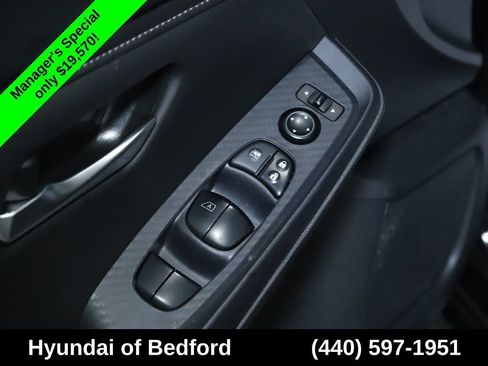 Used 2024 Nissan Sentra SV FWD image 17