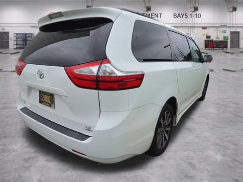 Used 2018 Toyota Sienna LE AWD/4WD image 4