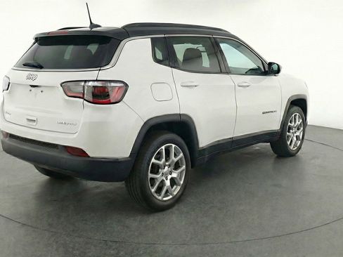 Used 2025 Jeep Compass Limited image 9