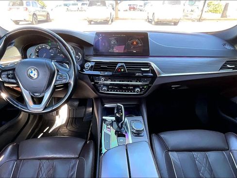 Used 2018 BMW 530i w/ Luxury Seating Package image 14