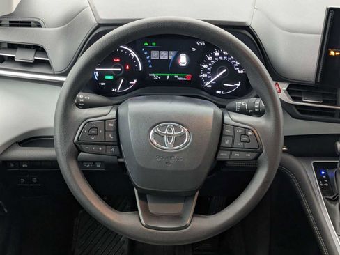 Used 2025 Toyota Sienna LE AWD/4WD image 23