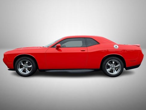 Used 2020 Dodge Challenger SXT image 5