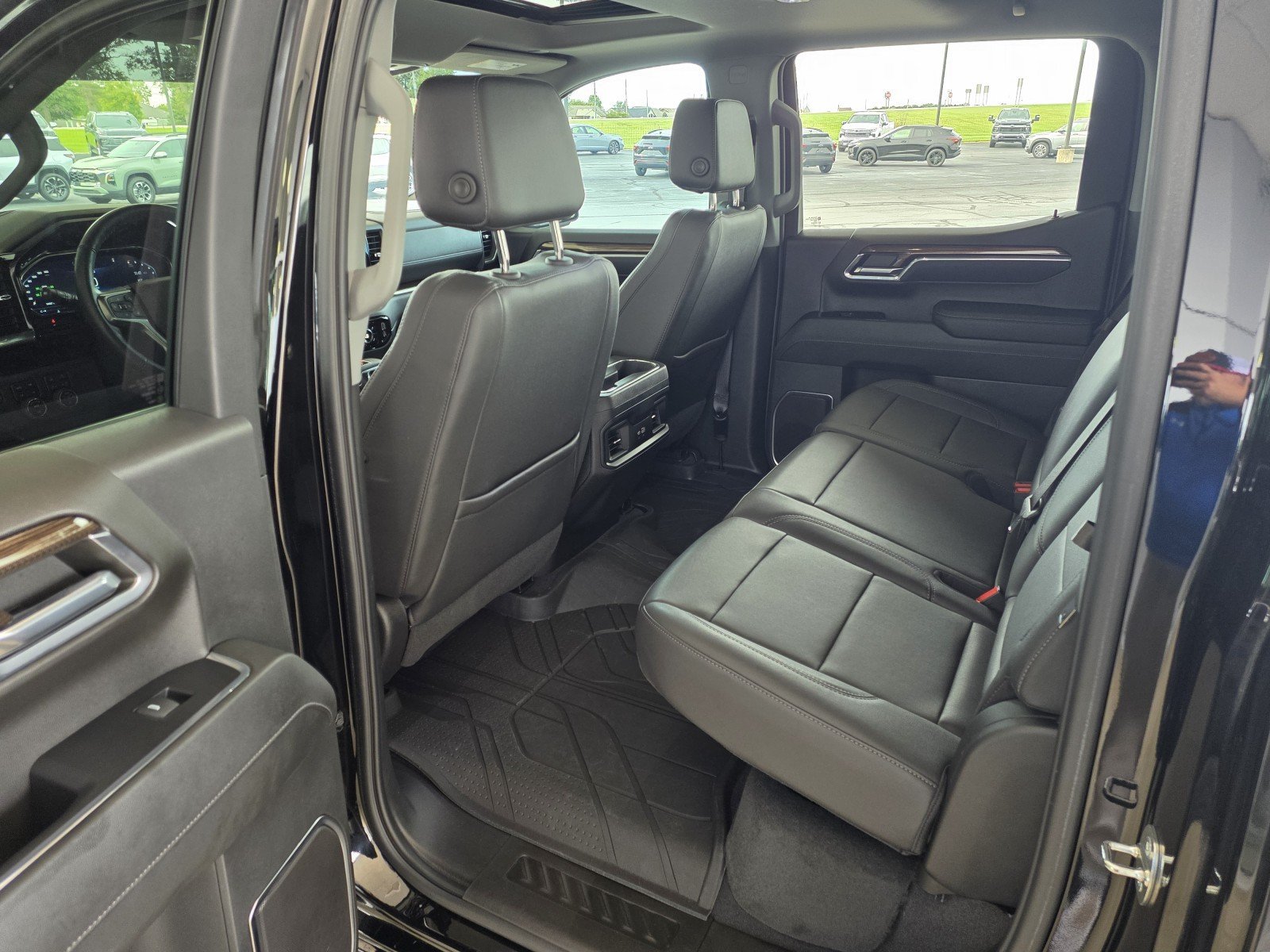 Used 2023 Chevrolet Silverado 1500 RST w/ Redline Edition AWD/4WD image 13