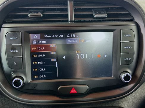 Used 2025 Kia Soul LX w/ LX Technology Package image 21