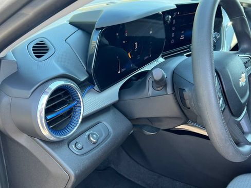Used 2025 Chevrolet Trax LT FWD image 20