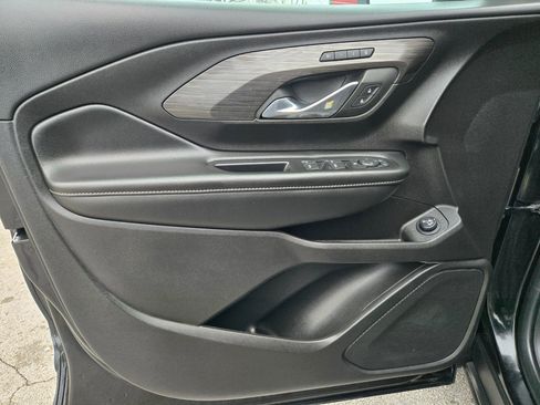 Used 2024 GMC Terrain SLT image 34