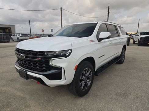 Used 2023 Chevrolet Suburban Z71 w/ Luxury Package AWD/4WD image 7