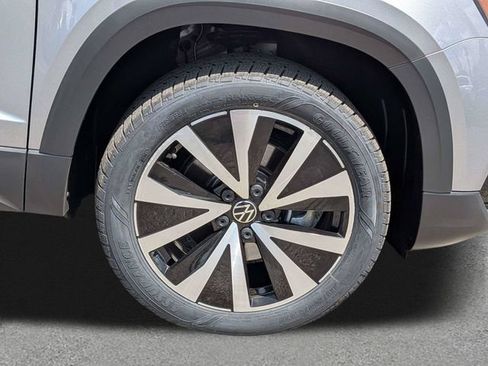 Certified 2023 Volkswagen Taos SE w/ Panoramic Sunroof Package FWD image 11