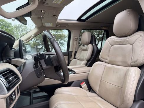Used 2024 Lincoln Navigator L Reserve AWD/4WD image 7