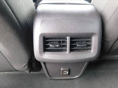 Used 2024 GMC Terrain SLE FWD image 24