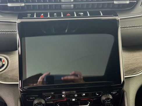 New 2025 Jeep Grand Cherokee Limited image 16