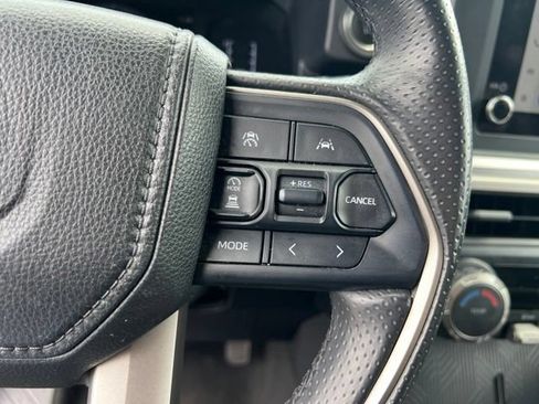 Used 2025 Toyota 4Runner SR5 AWD/4WD image 15