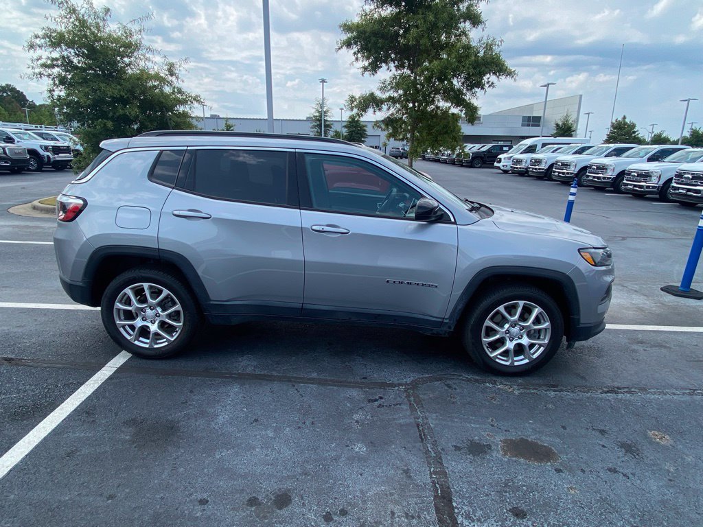 Used 2024 Jeep Compass Latitude AWD/4WD image 8