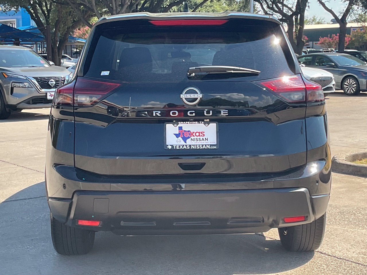 Used 2025 Nissan Rogue SV FWD image 5