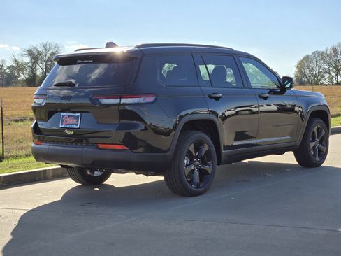 New 2025 Jeep Grand Cherokee L Altitude image 3