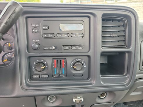 Used 2006 Chevrolet Silverado 1500 W/T image 8