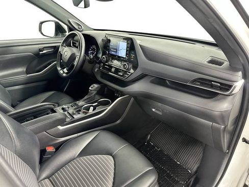 Used 2021 Toyota Highlander XSE AWD/4WD image 31