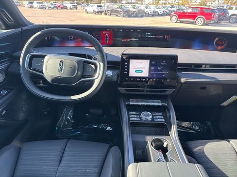 New 2025 Lincoln Nautilus Reserve image 6