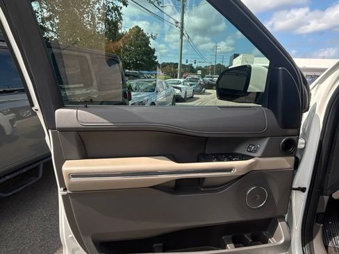 Used 2020 Ford Expedition XLT w/ Equipment Group 202A RWD image 11