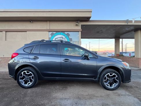 Used 2017 Subaru Crosstrek 2.0i Limited image 2