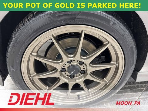 Used 2017 Volkswagen Golf R 4-Door image 8