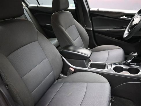 Used 2018 Chevrolet Cruze LT image 19