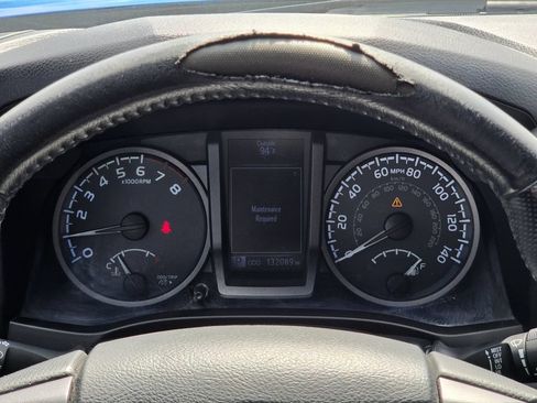 Used 2018 Toyota Tacoma TRD Off-Road AWD/4WD image 15