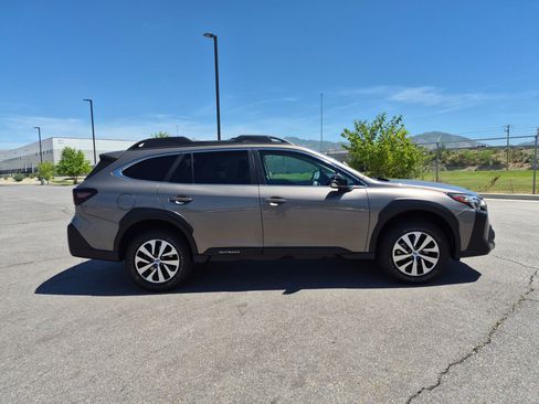 Used 2023 Subaru Outback Premium AWD/4WD image 2