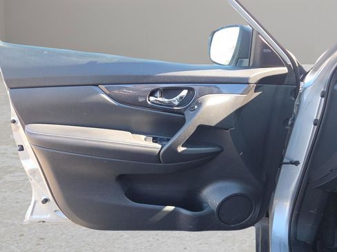 Used 2019 Nissan Rogue SV image 33