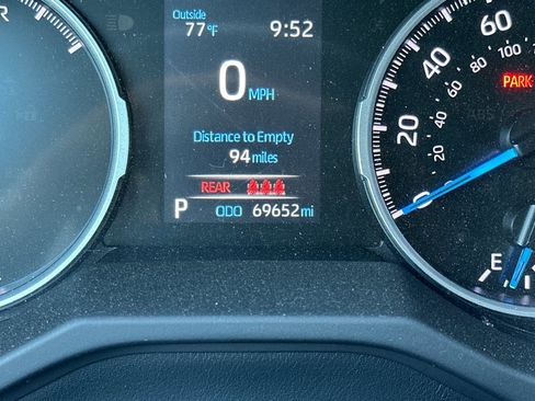 Used 2021 Toyota RAV4 LE AWD/4WD image 24