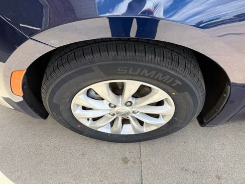 Used 2020 Chrysler Pacifica Touring-L FWD image 12