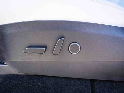 Used 2022 Tesla Model Y Long Range image 22