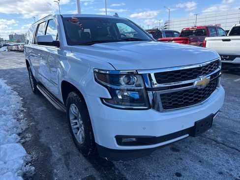 Used 2019 Chevrolet Suburban LT image 4
